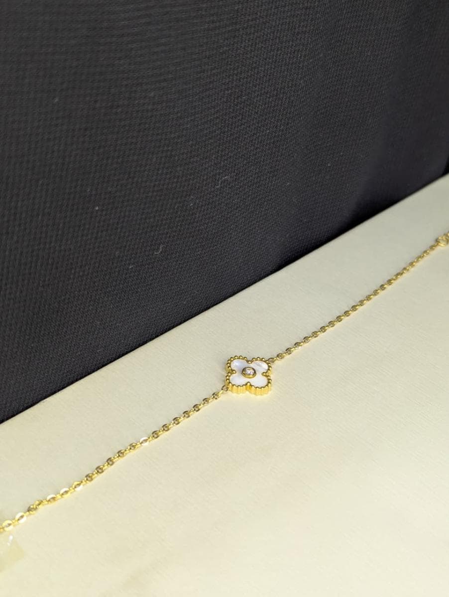 Single white clover Bracelet