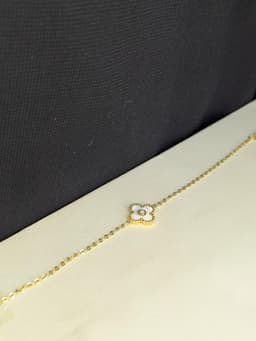 Single white clover Bracelet thumbnail 0