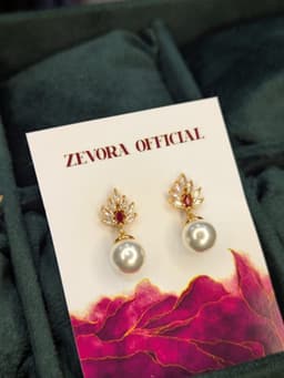 Leaf pearl earrings thumbnail 0
