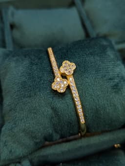 Double Clover Bracelet thumbnail 0