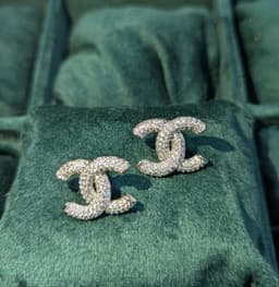 Channel earrings thumbnail 1